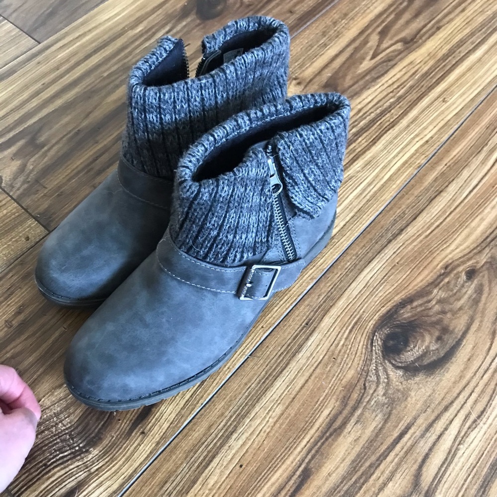 Girls shoes